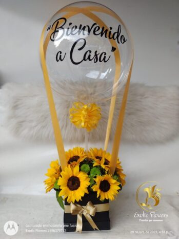 Ramo de Girasoles y Globo Burbuja: Un Mensaje de Alegría