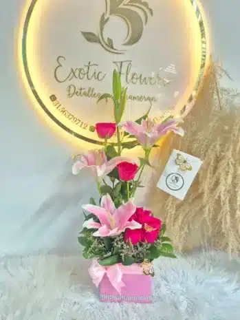 Arreglo Floral en Lirios y Rosas: Un Detalle Para Celebrar