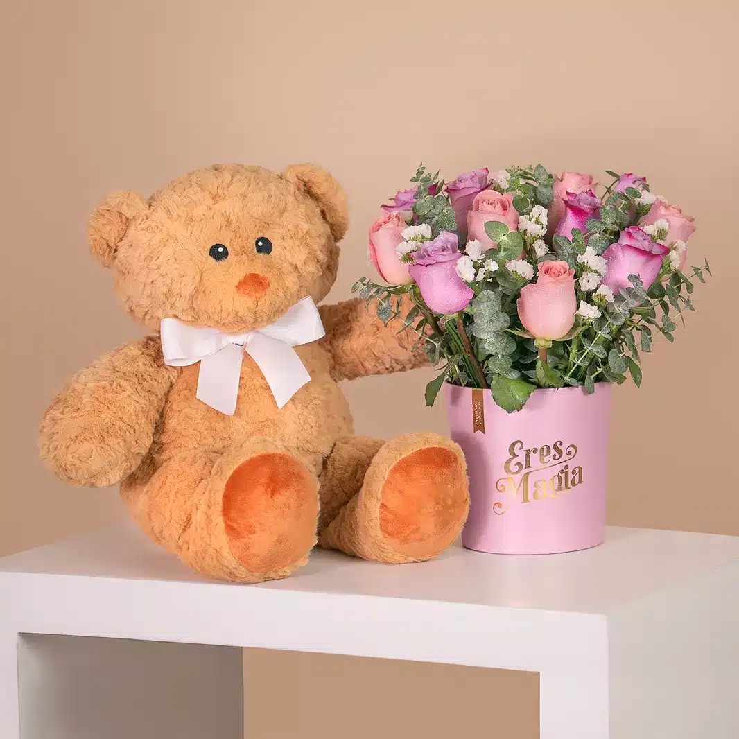Arreglo Floral con Peluche · Una Dulce Sorpresa
