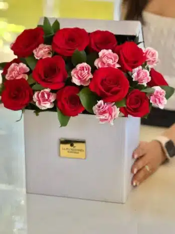 Caja de Rosas Rojas Para Regalar con Estilo