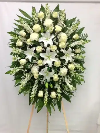 pedestal de flores para funeral-rosas,lirios, y follajes