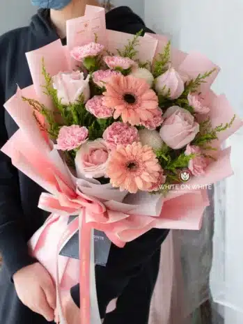 Bouquet Armonioso de Gerberas y Claveles | Para Recordarle lo Mucho que Significa para Ti
