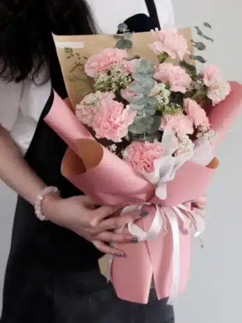 Arreglos florales diseñados para cumpleaños, flores para despedidas, ramos de flores para aniversarios, flores para enamorar, flores para grados y ramos florales en variedad de flores para nacimientos. En floristerías en Bucaramanga, florerías en Girón, floristerías en Floridablanca y flores a domicilio en Piedecuesta, flores-bucaramanga-arreglos-florales-entrega-de-flores-ramo-de-rosas-flores-para-eventos-floristeria-giron-flores-frescas-decoracion-floral-ramos-personalizados-flores-para-bodas-regalos-florales-manuales en flores