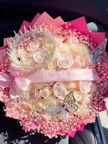 Ramo bouquet de rosas y flores exóticas de Exotic Flowers en Cañaveral, Bucaramanga, disponible para despachos a toda el área metropolitana.