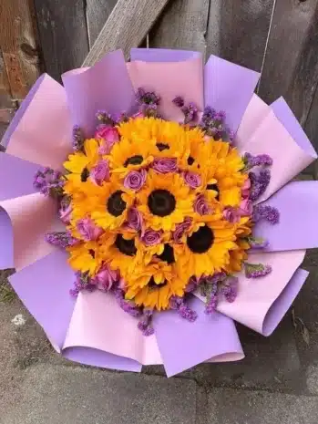 Hermoso Bouquet de girasoles en Bucaramanaga, envuelto en papel importado y moño satinado.