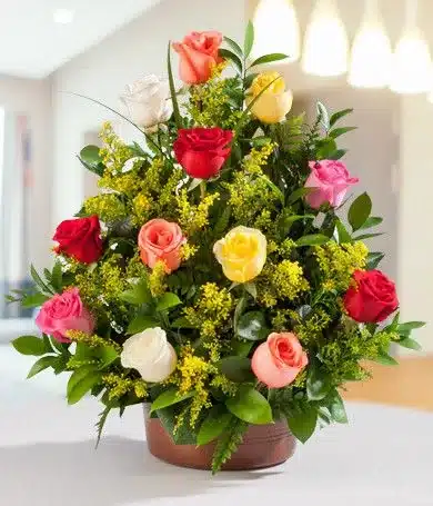Ramo de flores frescas y vibrantes de Exotic Flowers, la floristería en Bucaramanga, perfecto para regalar en fechas especiales como el Día de la Madre. Este hermoso arreglo floral incluye una variedad de rosas, lirios y margaritas, combinando colores brillantes que transmiten amor y alegría. Ideal para expresar tus sentimientos en ocasiones memorables, este ramo es un símbolo de aprecio y gratitud hacia esa persona especial. Sorprende a mamá con un regalo que iluminará su día y llenará su corazón de felicidad.