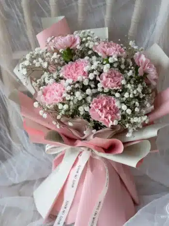 Ramo de flores y claveles para cumpleaños. Floristería Exotic Flowers Bucaramanga.