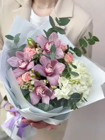 ramo de flores con orquídeas para enamorar. Floristería Exotic Flowers Bucaramanga.