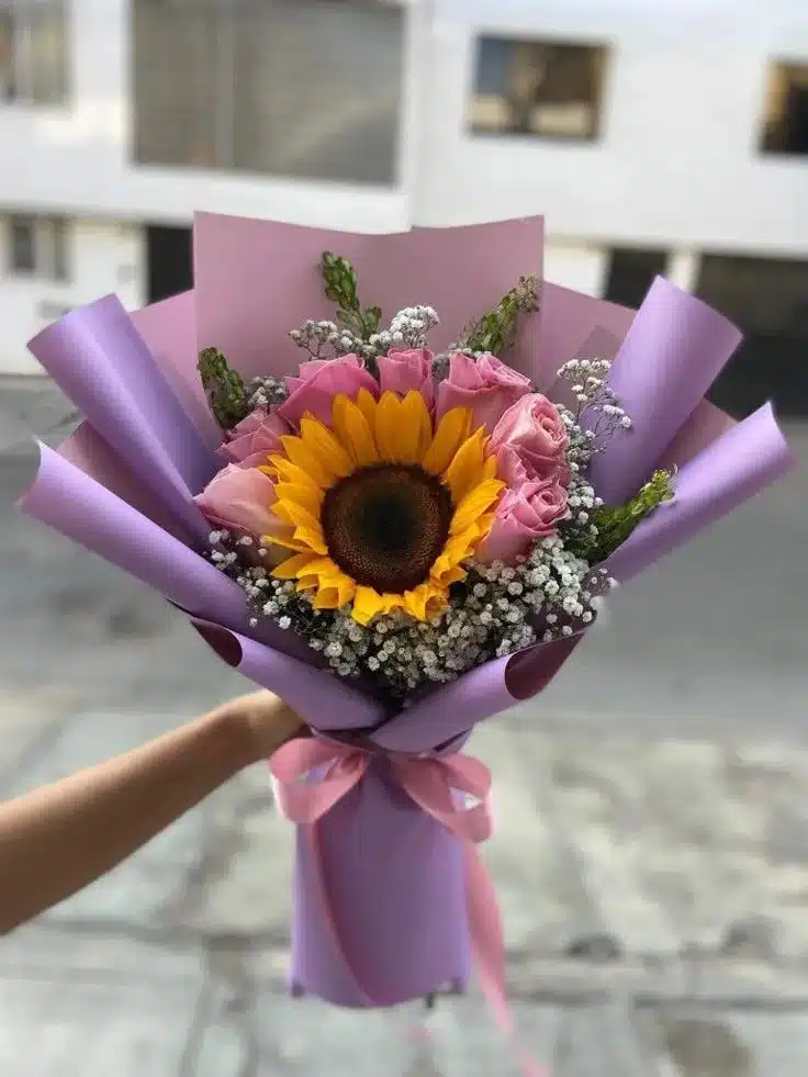 Arreglo floral de rosas y girasoles para regalar en Bucaramanga