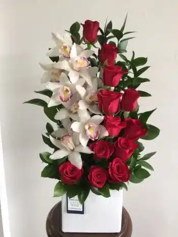 Ramo de rosas y orquideas para regalar floristería exotic flowers bucaramanga