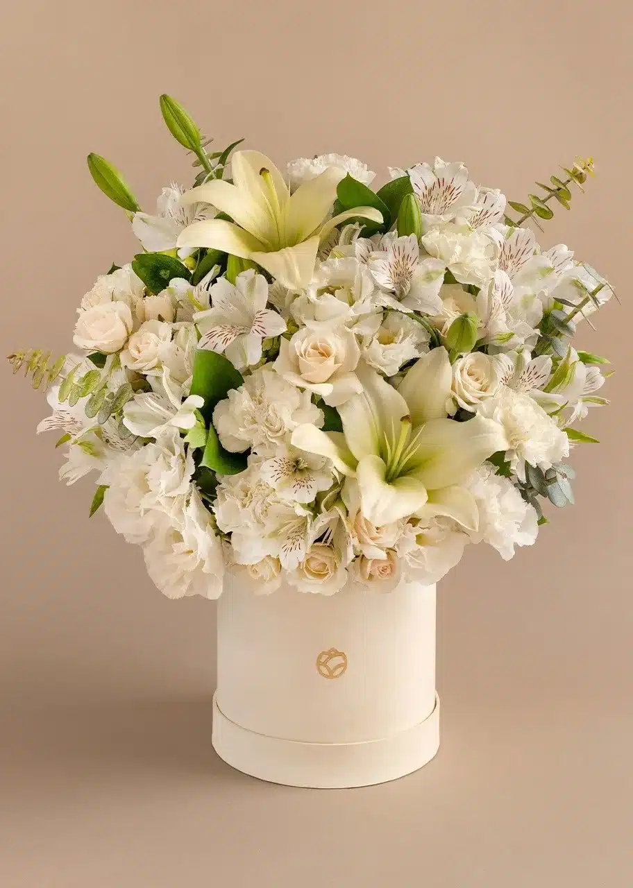 Pureza Floral: Hermoso Ramo Blanco para Momentos Especiales - Imagen 3