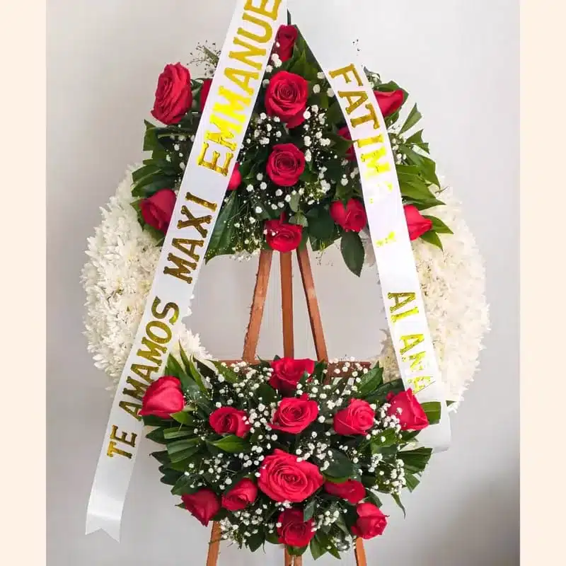 ramo de flores tipo corona, para funeral. Floristería Exotic Flowers Bucaramanga.