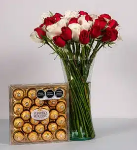 Rosas en Jarrón con Chocolates: La Esencia del Amor Verdadero