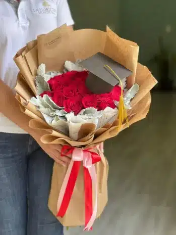 Ramo de Claveles Clásicos para Momentos Especiales de Graduación