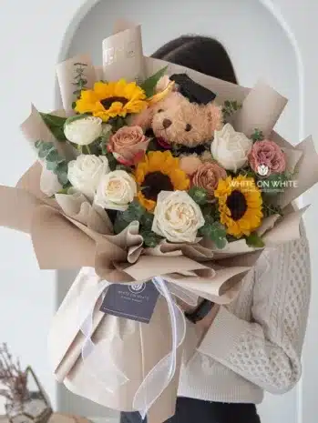 Bouquet de Girasoles Radiantes para Festejar tu Graduación con Alegría