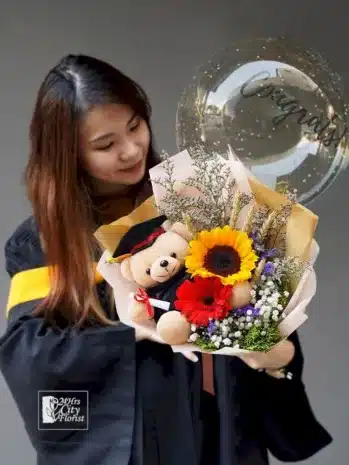 Ramo Floral Colorido para una Graduación Vibrante