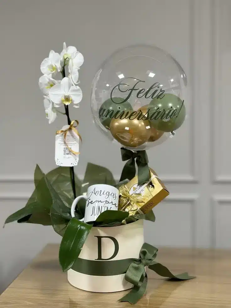 Planta de Orquídea con Globo, chocolates, Mug: Sorpresa que Deslumbran en Aniversarios