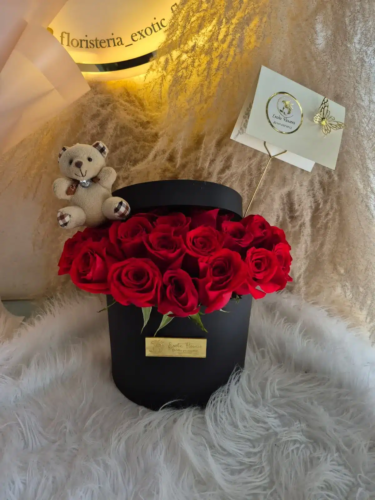 Rosas y Peluche: Un Toque de Elegancia para Momentos Especiales