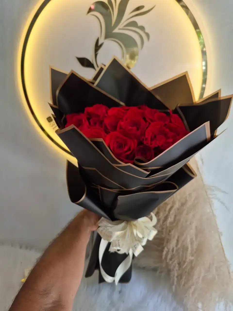 Bouquet de Romance: Flores que Celebran la Magia del Amor»