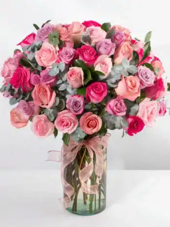 Arreglo Floral en Jarrón con 50 Rosas Elegante para Mamá