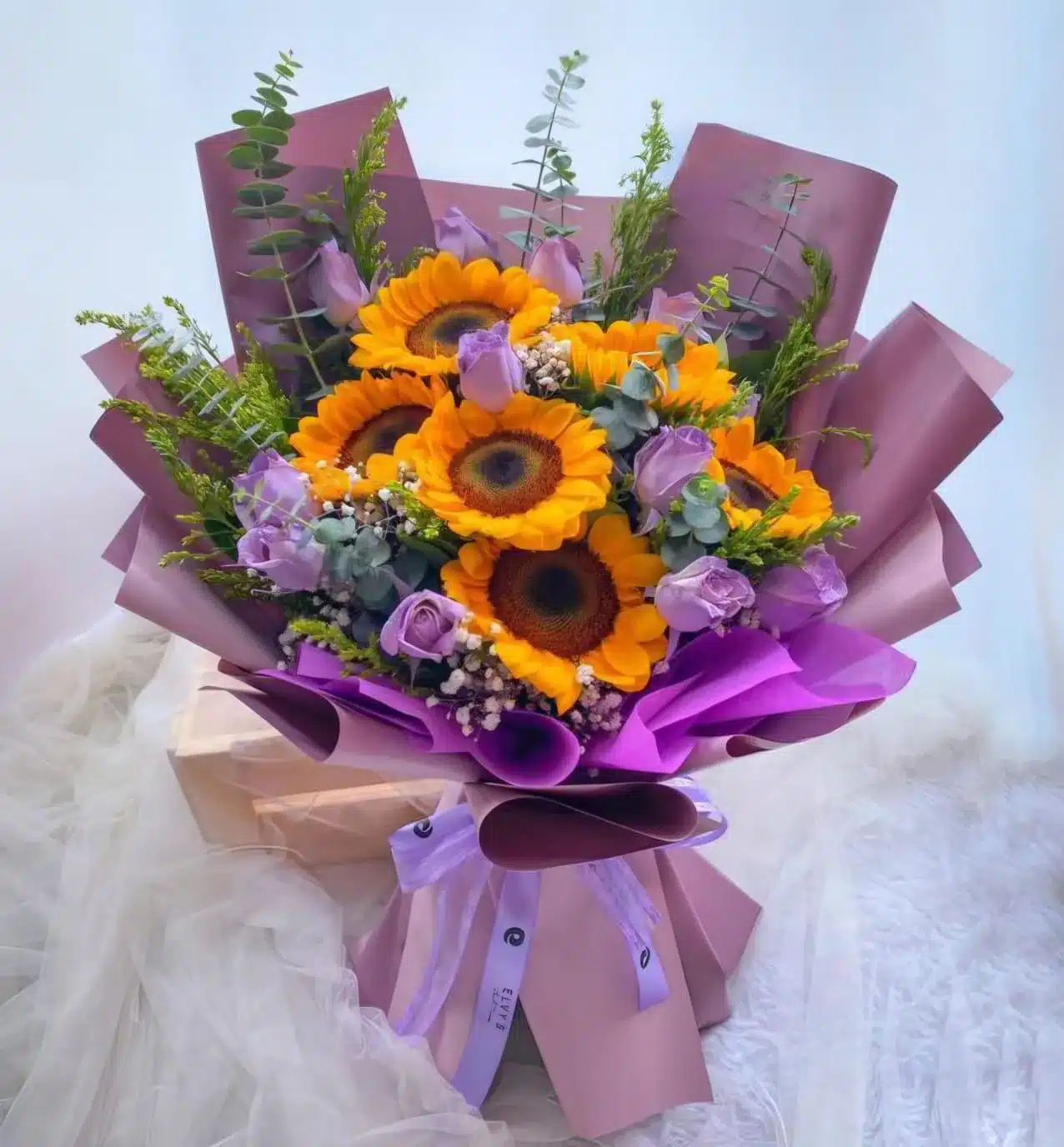 Bouquet Premium de Girasoles y Rosas Lila para Mamá