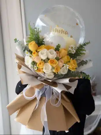 Bouquet Floral de Rosas Premium con Globo Día de la Madre
