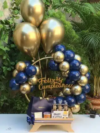 Desayuno sorpresa para papá con chocolates, globos decorativos y entrega a domicilio.
