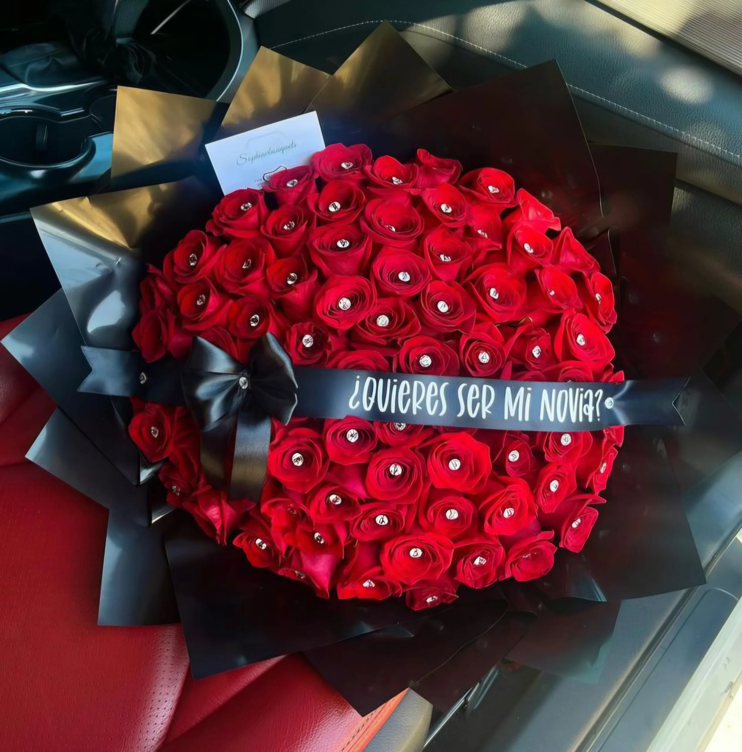 Bouquet de 100 Rosas para Formalizar su Amor