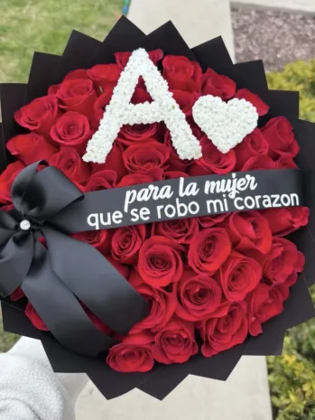 Bouquet de 50 Rosas para la Mujer que Robó tu Corazón