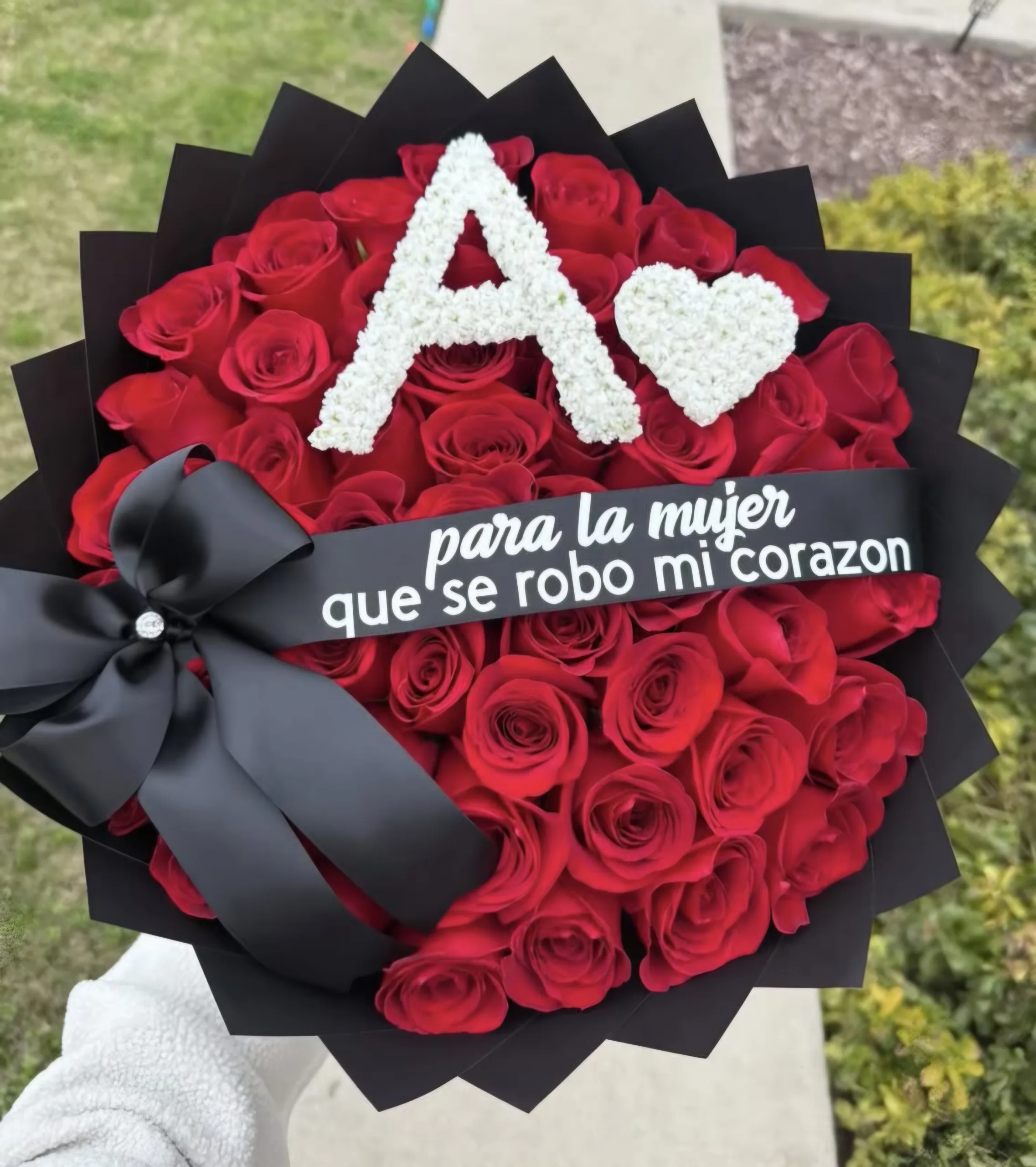 Bouquet de 50 Rosas para la Mujer que Robó tu Corazón