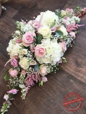 Centro Floral de Mesa Principal para una Celebración Exquisita