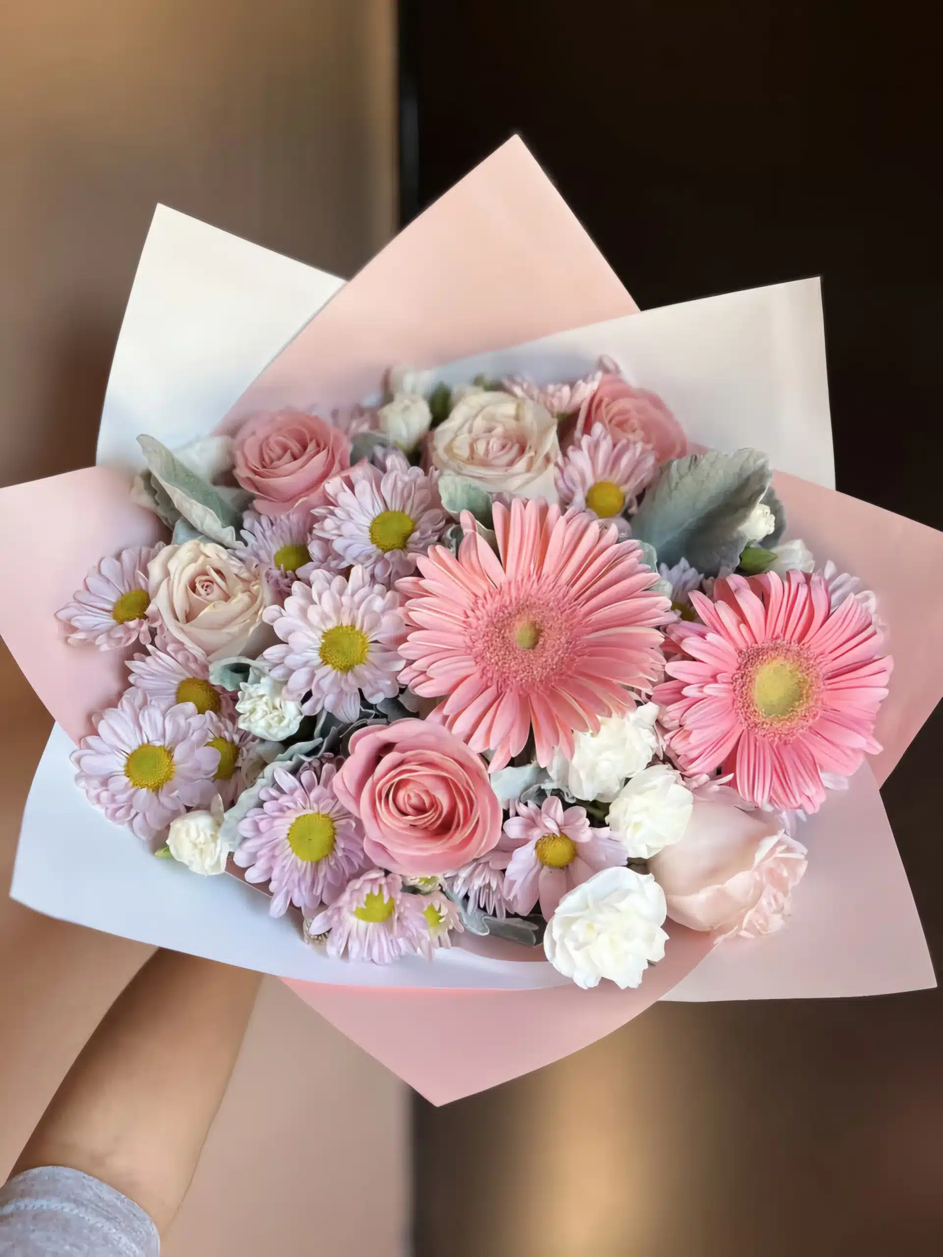 Ramo de Margaritas y Rosas | Para Recordarle que Estar a Su Lado Te Hace Feliz
